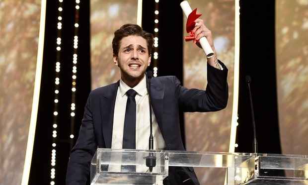 زاویه دولان در حین دریافت جایزهی بزرگ جشنواره کن گریه کرد