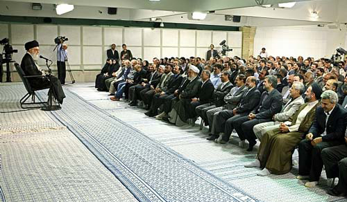 گزارش دیدار رهبر انقلاب با هنرمندان صدا و سیما